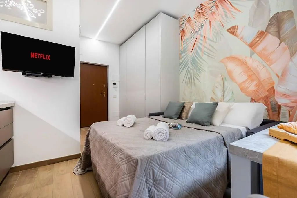 Exotic House In Central Of Milan-1