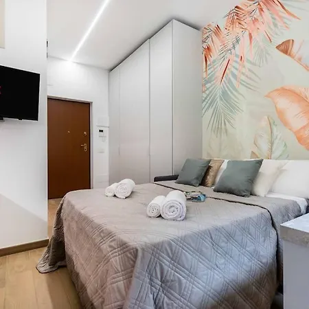 Exotic House In Central Of Milan-2